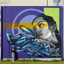 Graffiti rostro mujer en Almere, holanda por zurik