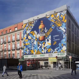 Mural cervezas el águila plaza de la luna Madrid por zurik