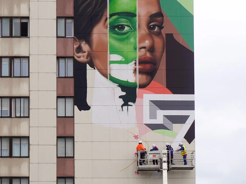 mural la mujer de los mil rostros en Marsella por zurik