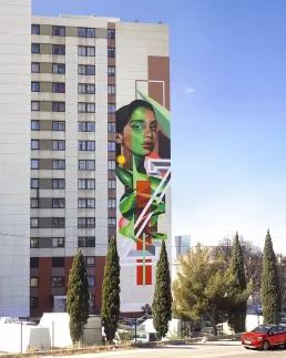 mural la mujer de los mil rostros en Marsella por zurik