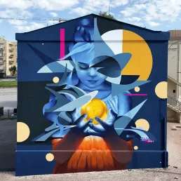 Graffiti mural niña con luz amarilla por zurik