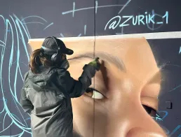 Graffiti mural en habitación interior exposición Zoo Art Show por Zurik